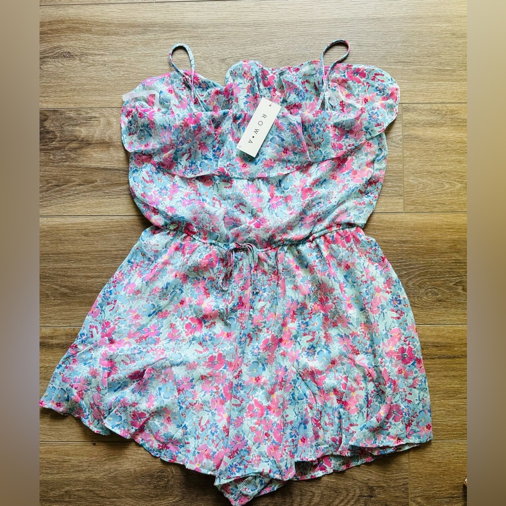 NWT Adorable ROWA one piece shorts / jumper. Size MEDIUM 🌸